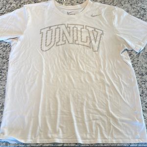 NIKE UNLV Runnin’ Rebels men’s basketball extra large white short sleeve shirt